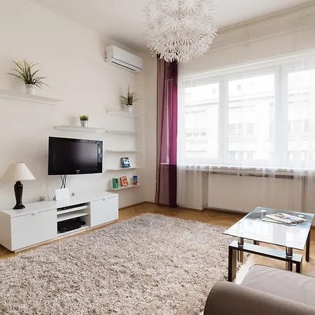 Apartment Central Buda 3 *