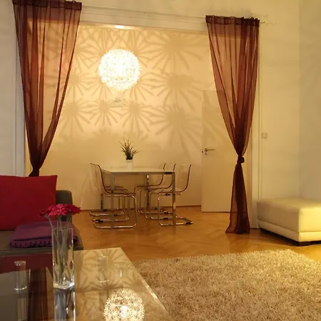 Central Buda 3 Apartment *